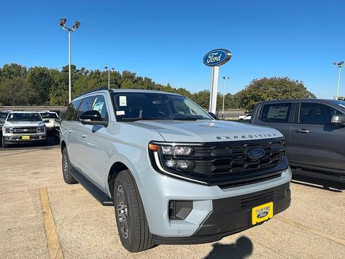 New 2025 Ford Expedition Max Active image 3
