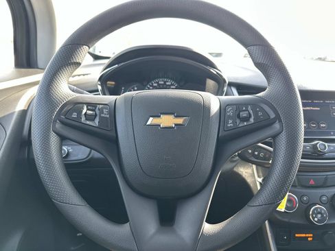 Certified 2022 Chevrolet Trax LS w/ Tint and Cruise Package image 21