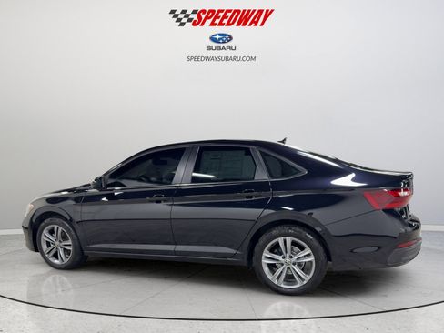 Certified 2023 Volkswagen Jetta SE w/ Panoramic Sunroof Package image 7