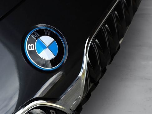 Used 2025 BMW i7 xDrive60 AWD/4WD image 15