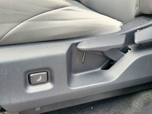Certified 2024 Toyota Tacoma SR5 AWD/4WD image 16