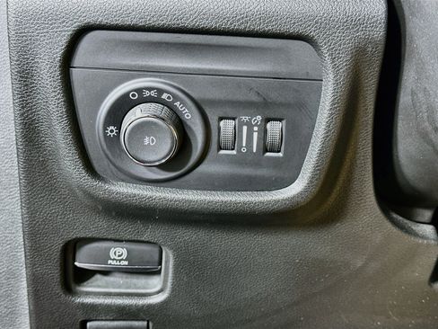 Used 2024 Jeep Grand Cherokee Limited AWD/4WD image 17