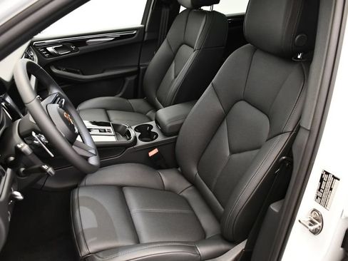 Certified 2026 Porsche Macan AWD/4WD image 41