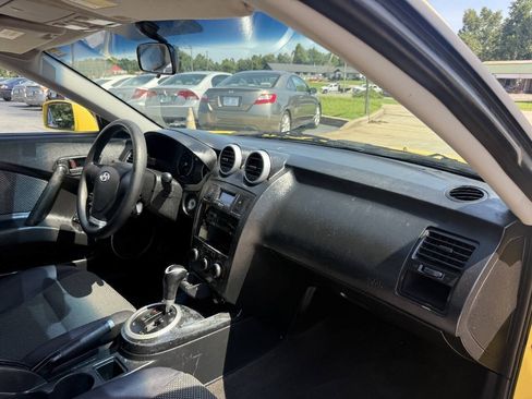 Used 2006 Hyundai Tiburon GS FWD image 13