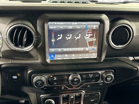 Used 2022 Jeep Wrangler Unlimited Sahara AWD/4WD image 22