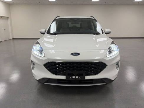 Used 2020 Ford Escape Titanium image 2