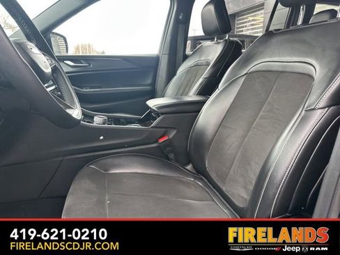 Used 2023 Jeep Grand Cherokee L Laredo image 22