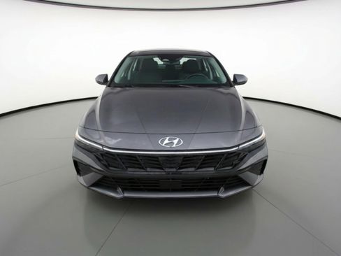 Used 2025 Hyundai Elantra SEL image 2