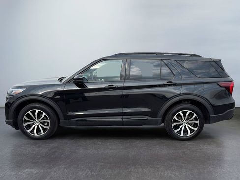 Used 2025 Ford Explorer ST-Line AWD/4WD image 2
