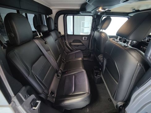 Used 2021 Jeep Gladiator Overland w/ Popular Equipment Package AWD/4WD image 25
