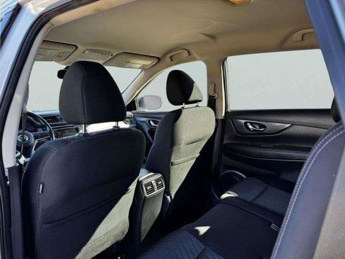 Used 2018 Nissan Rogue SV FWD image 35