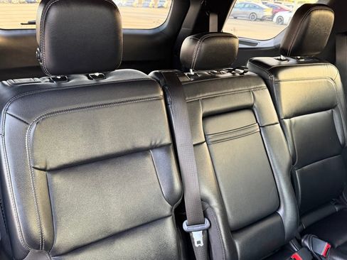 Used 2020 Ford Explorer XLT w/ Equipment Group 202A AWD/4WD image 36