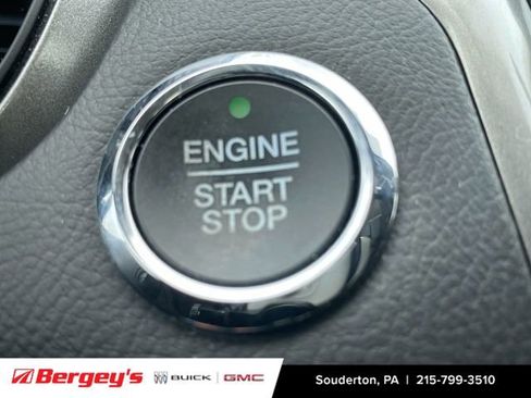 Used 2018 Ford Fusion SE w/ Fusion SE Technology Package image 19