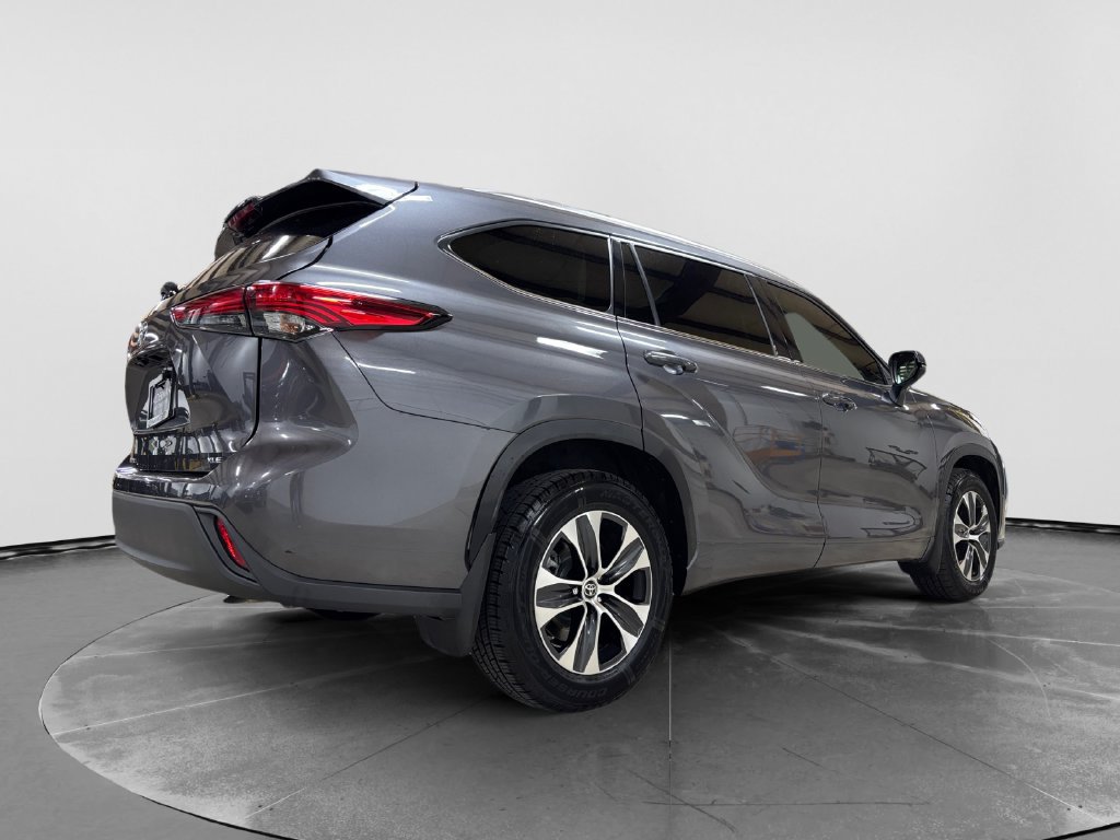 Used 2021 Toyota Highlander XLE FWD image 28