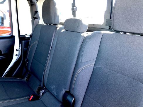 Used 2024 Jeep Gladiator Sport image 11