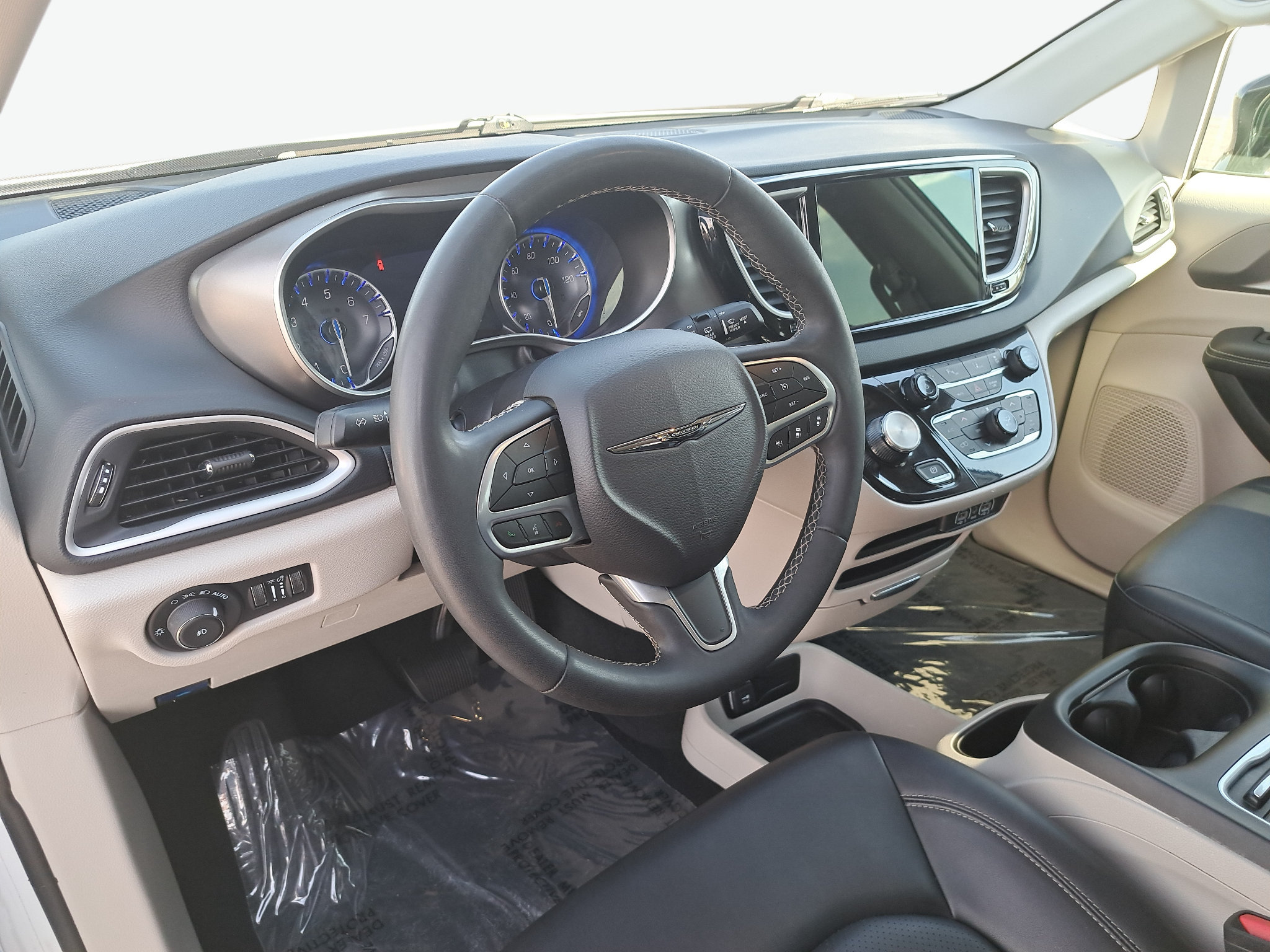 Certified 2024 Chrysler Pacifica Touring-L FWD image 18