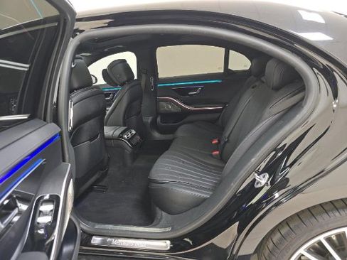 Used 2022 Mercedes-Benz S 500 4MATIC w/ AMG Line Package image 11