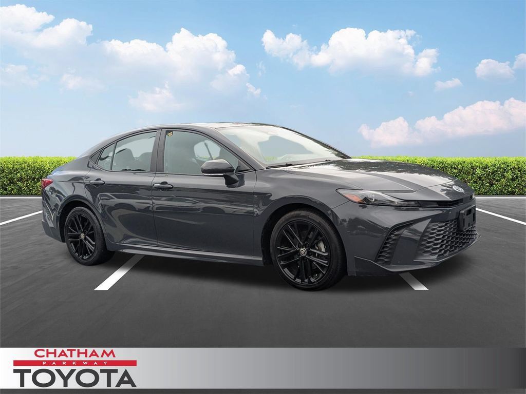 Certified 2025 Toyota Camry SE FWD image 1