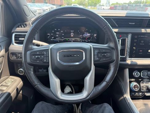 Used 2022 GMC Yukon XL Denali w/ Denali Ultimate Package AWD/4WD image 37