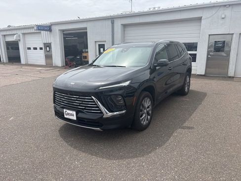 Used 2025 Buick Enclave Preferred AWD/4WD image 4