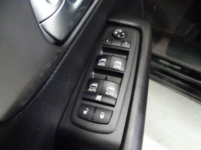 Certified 2026 Chrysler Pacifica Select FWD image 10