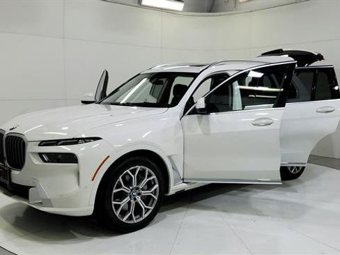 Used 2026 BMW X7 xDrive40i AWD/4WD image 30