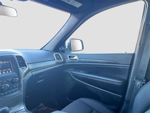 Used 2021 Jeep Grand Cherokee Laredo image 22