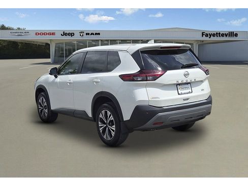 Used 2023 Nissan Rogue SV FWD image 5