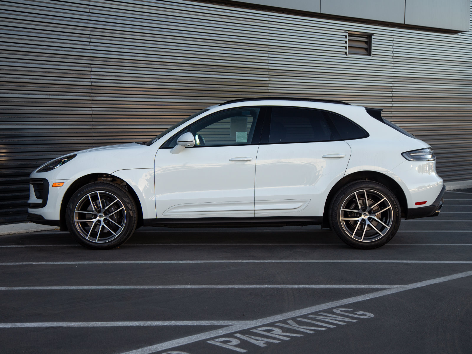 Certified 2026 Porsche Macan AWD/4WD image 3