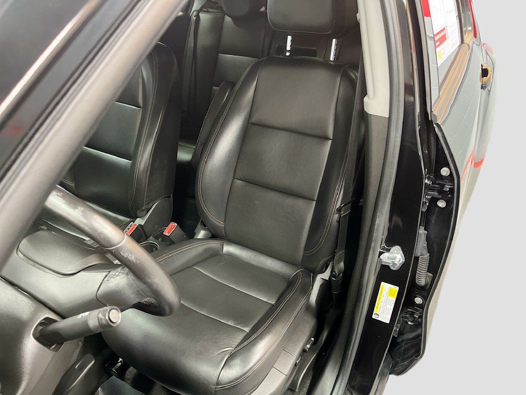 Used 2022 Chevrolet Trax LT w/ Premium Seat Package AWD/4WD image 19