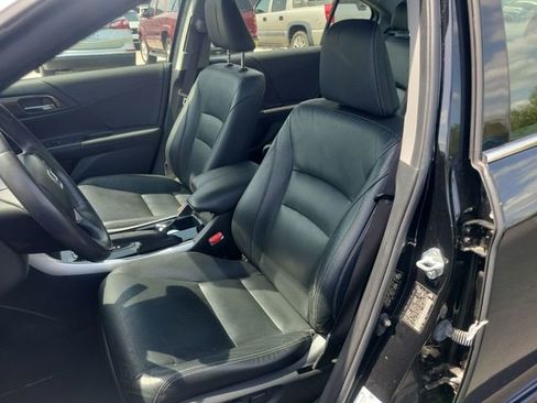 Used 2017 Honda Accord Touring image 19