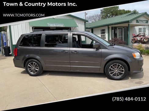 Used 2016 Dodge Grand Caravan SXT FWD image 1