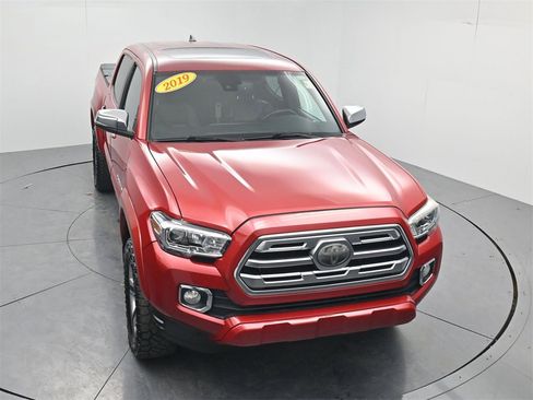 Used 2019 Toyota Tacoma Limited image 46