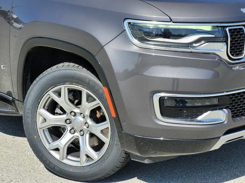 Used 2022 Jeep Wagoneer Series II AWD/4WD image 9
