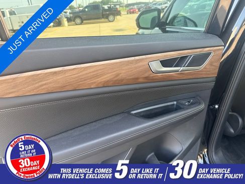 Used 2024 Volkswagen Atlas SE AWD/4WD image 10