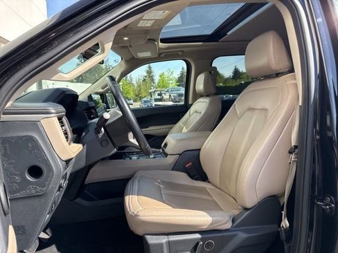 Used 2024 Ford Expedition Limited AWD/4WD image 7