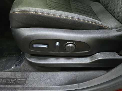 Used 2024 Chevrolet Equinox LT image 30