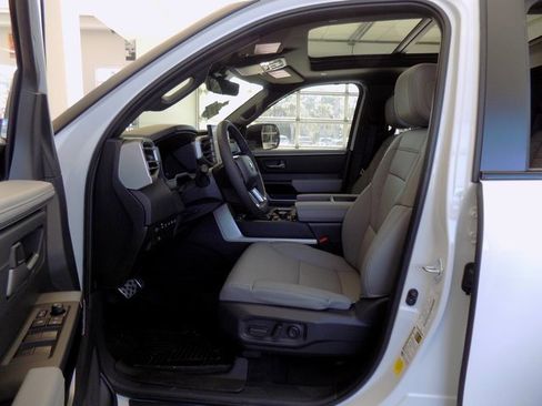 Used 2025 Toyota Tundra Limited image 18