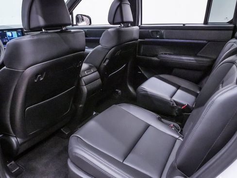 Used 2025 Hyundai Santa Fe Calligraphy image 11