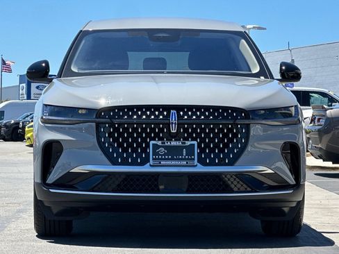 New 2026 Lincoln Nautilus Premier AWD/4WD image 8