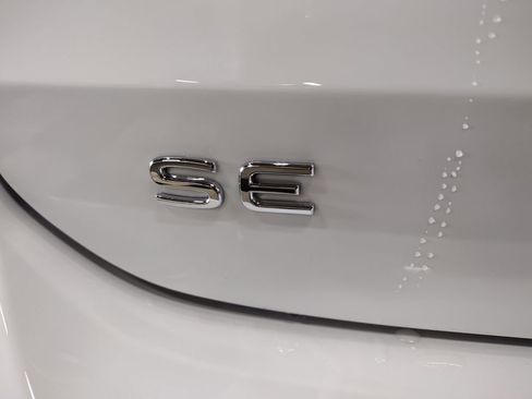 New 2025 Volkswagen Taos SE image 14