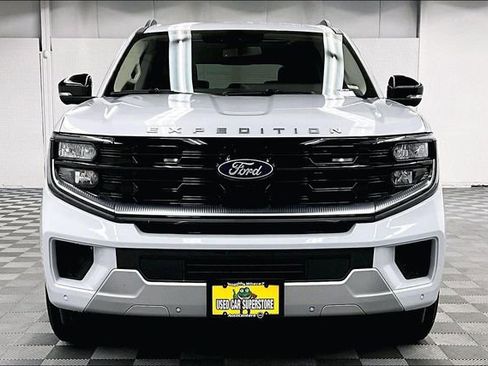 Used 2025 Ford Expedition Platinum AWD/4WD image 4