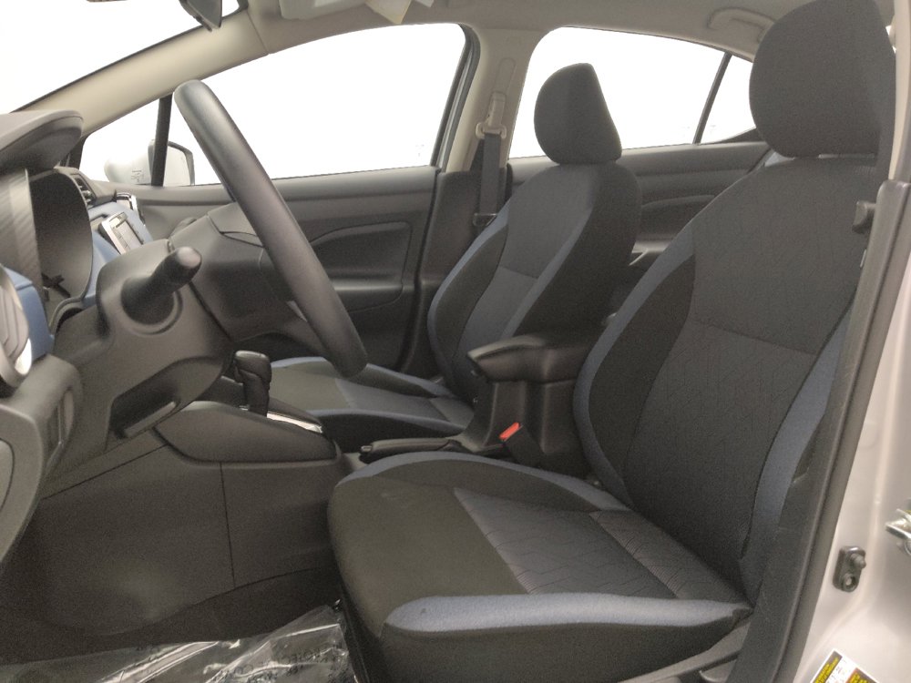 Used 2025 Nissan Versa SV FWD image 17