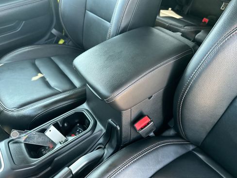 Used 2022 Jeep Wrangler Unlimited Rubicon w/ Trailer Tow Package image 21