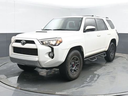 Used 2018 Toyota 4Runner TRD Off-Road AWD/4WD image 10