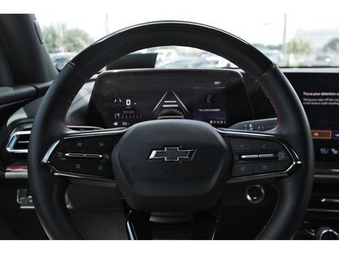 Used 2025 Chevrolet Traverse RS w/ LPO, Floor Liner Package FWD image 8