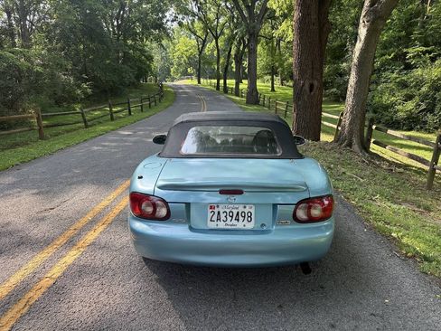 Used 2001 MAZDA MX-5 Miata RWD image 9