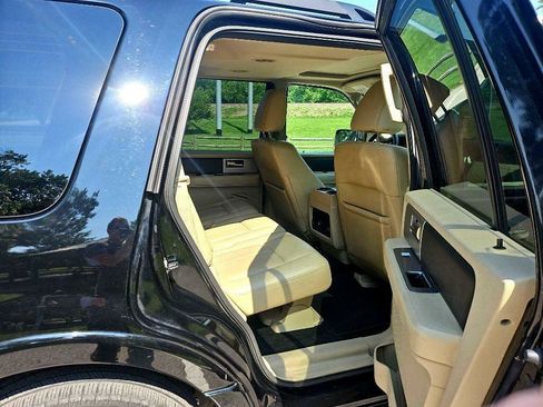 Used 2017 Ford Expedition XLT w/ Equipment Group 202A AWD/4WD image 30