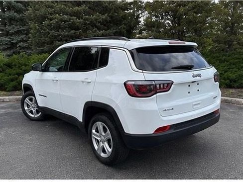 Used 2023 Jeep Compass Latitude w/ Convenience Group AWD/4WD image 5
