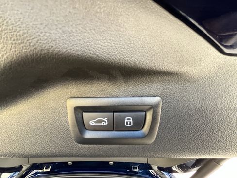 Used 2024 BMW X7 xDrive40i w/ Premium Package image 36